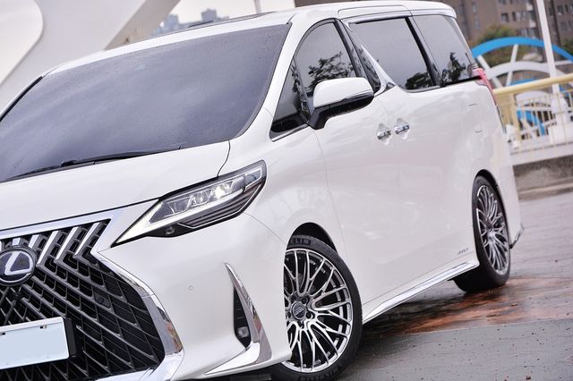 LEXUS凌志 LM300H  第6張相片