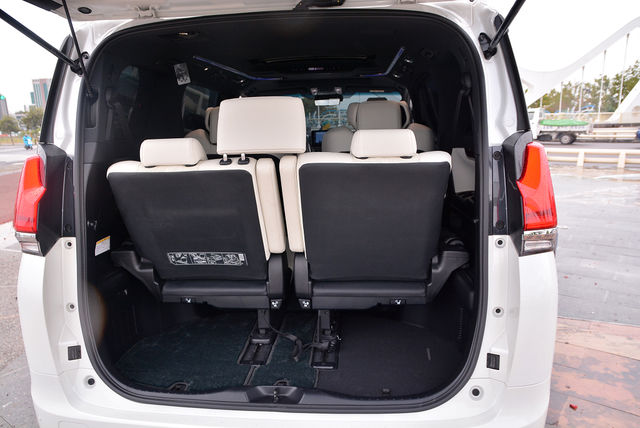 LEXUS凌志 LM300H  第19張相片