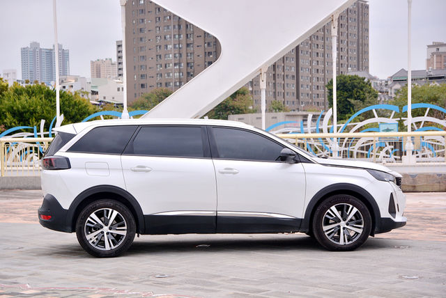 PEUGEOT寶獅 5008  第7張相片
