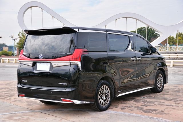 LEXUS凌志 LM300H  第2張相片