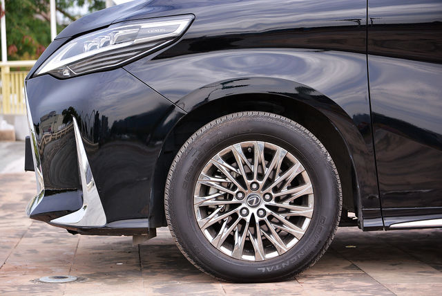 LEXUS凌志 LM300H  第5張相片