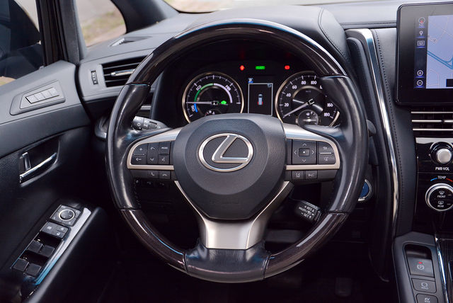 LEXUS凌志 LM300H  第11張相片