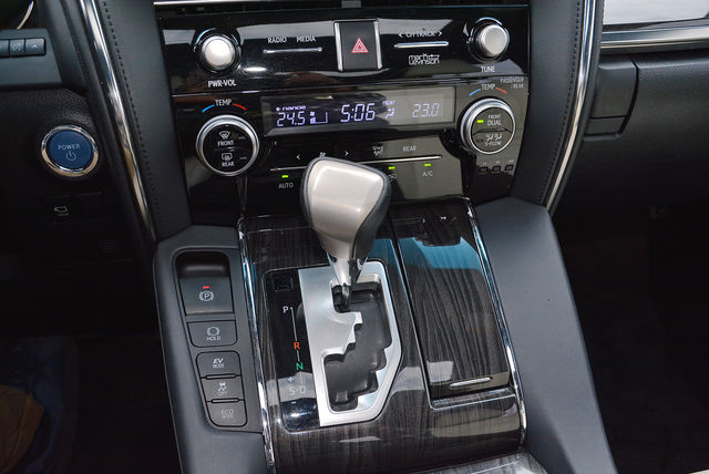 LEXUS凌志 LM300H  第14張相片