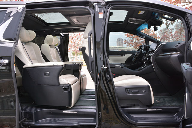 LEXUS凌志 LM300H  第16張相片