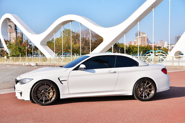 BMW寶馬 M4 CONVERTIBLE  第9張相片