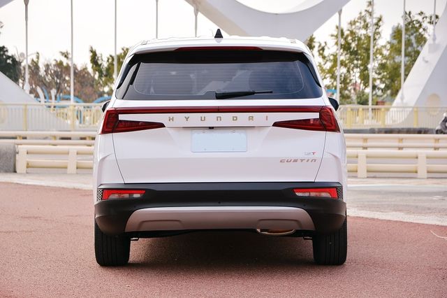 HYUNDAI現代 CUSTIN  第4張相片