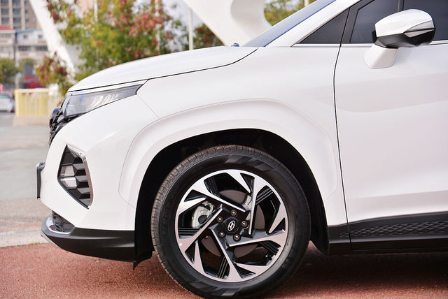 HYUNDAI現代 CUSTIN  第5張相片