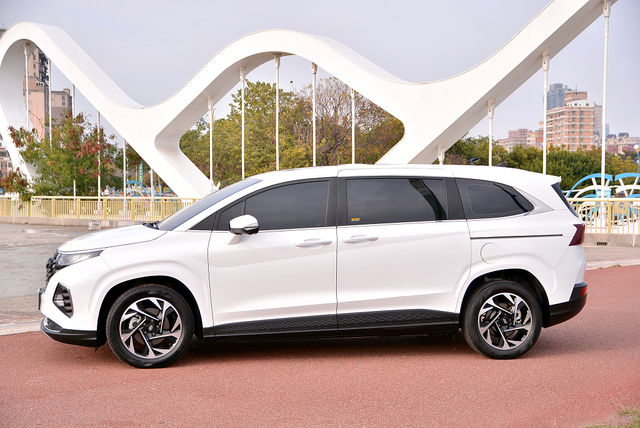 HYUNDAI現代 CUSTIN  第8張相片