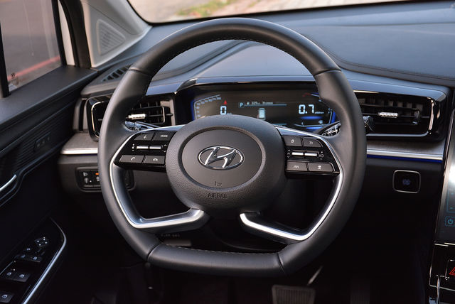 HYUNDAI現代 CUSTIN  第12張相片