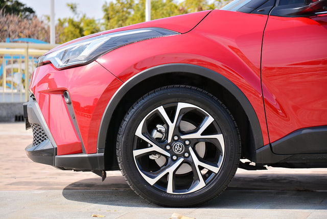TOYOTA豐田 C-HR  第5張相片