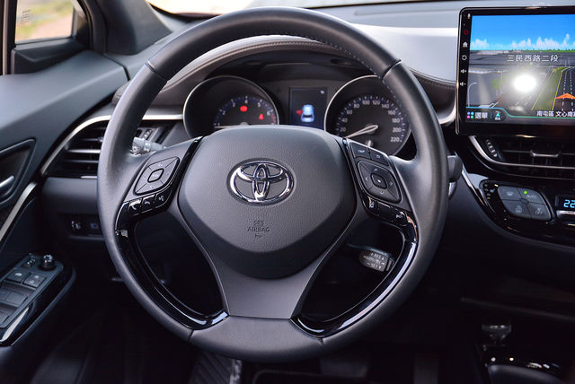 TOYOTA豐田 C-HR  第10張相片