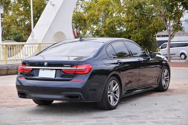 BMW寶馬 750I  第2張相片