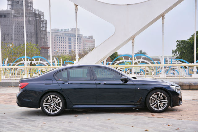 BMW寶馬 750I  第8張相片