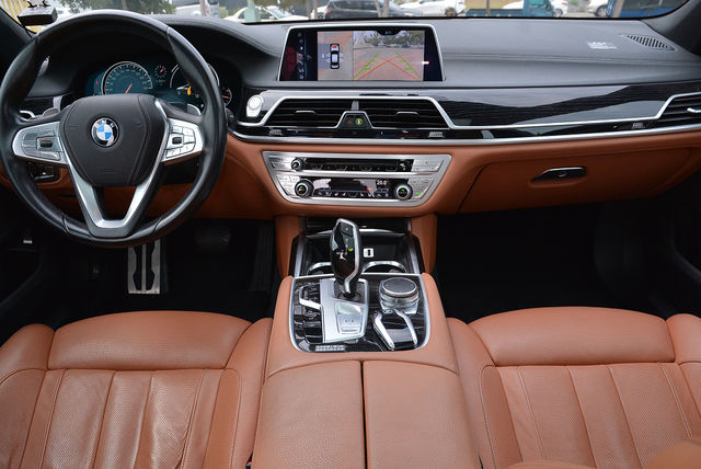 BMW寶馬 750I  第14張相片