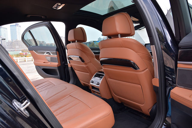 BMW寶馬 750I  第19張相片