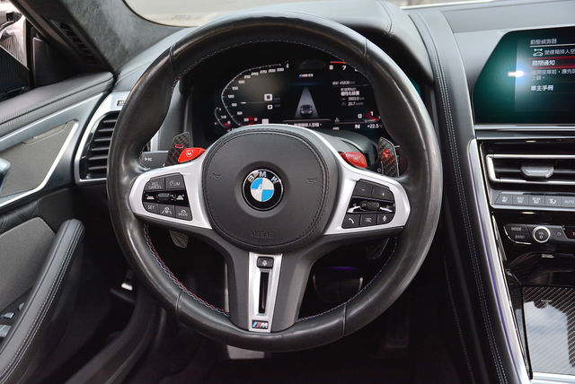 BMW寶馬 M8 COUPE  第14張相片