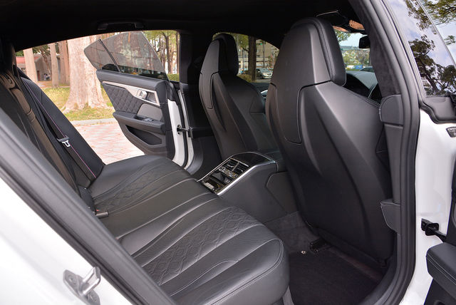 BMW寶馬 M8 COUPE  第19張相片