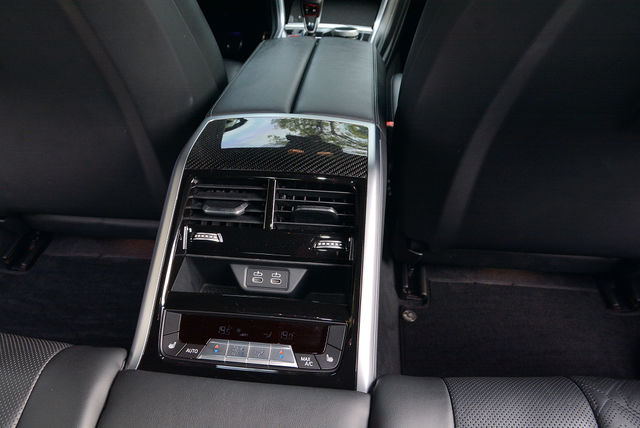 BMW寶馬 M8 COUPE  第20張相片