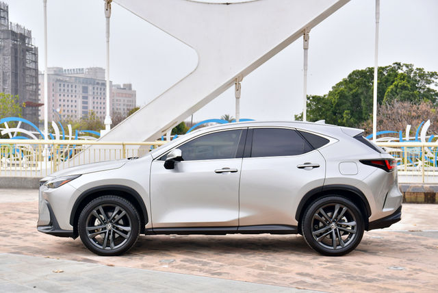 LEXUS凌志 NX350H  第8張相片