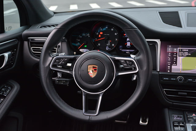 PORSCHE保時捷 MACAN  第11張相片