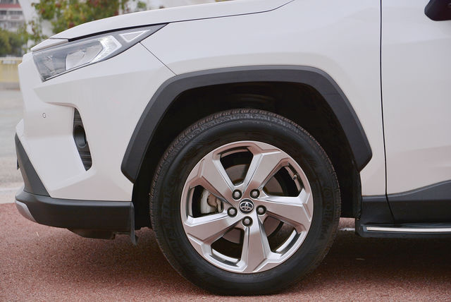 TOYOTA豐田 RAV4  第9張相片