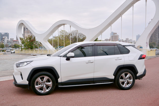 TOYOTA豐田 RAV4  第15張相片