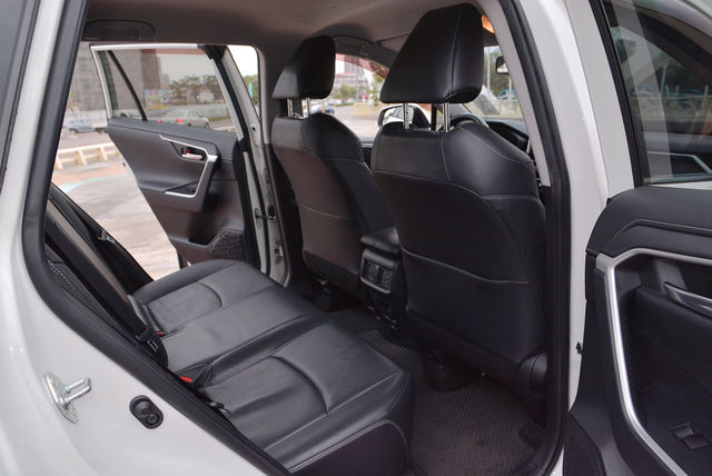TOYOTA豐田 RAV4  第33張相片