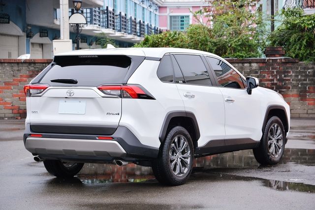 TOYOTA豐田 RAV4  第3張相片