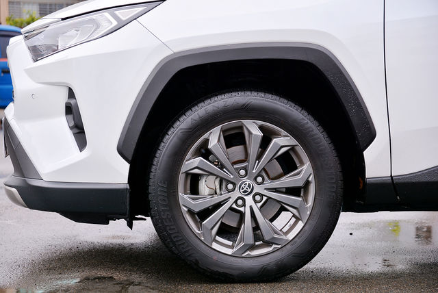 TOYOTA豐田 RAV4  第9張相片