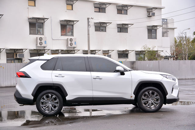 TOYOTA豐田 RAV4  第13張相片