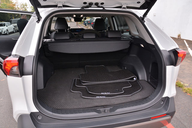 TOYOTA豐田 RAV4  第31張相片