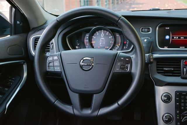 VOLVO富豪 V40  第19張相片