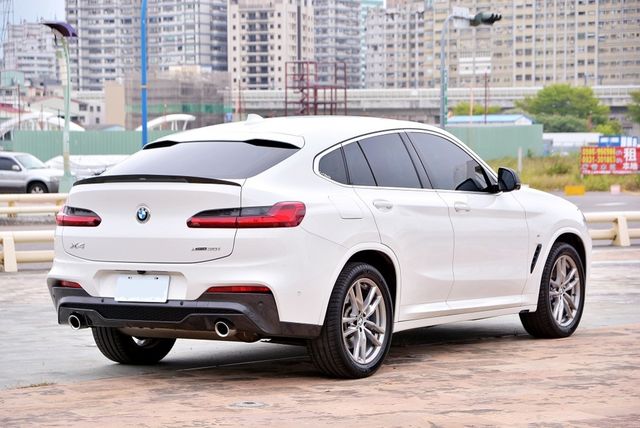BMW寶馬 X4 XDRIVE30I  第2張相片
