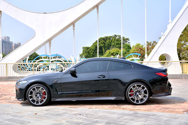 BMW寶馬 M4 COUPE  第9張相片