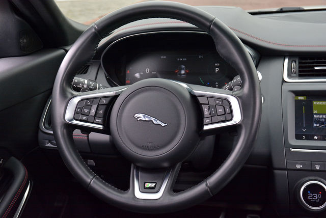 JAGUAR捷豹 E-PACE  第13張相片