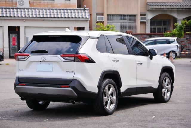 TOYOTA豐田 RAV4  第2張相片