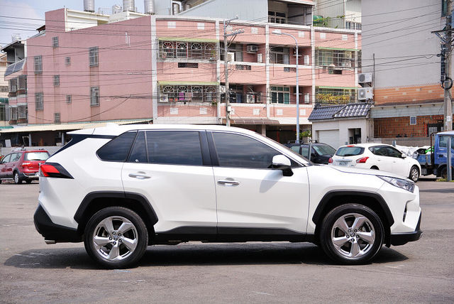 TOYOTA豐田 RAV4  第8張相片