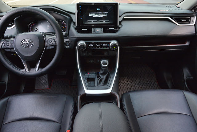 TOYOTA豐田 RAV4  第13張相片