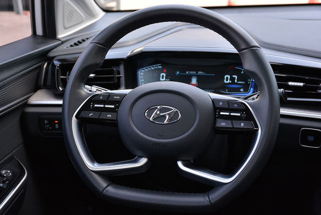 HYUNDAI現代 CUSTIN  第11張相片