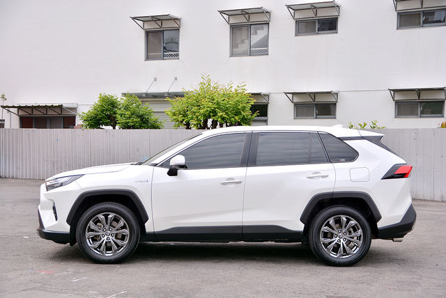 TOYOTA豐田 RAV4  第7張相片