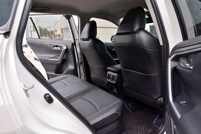 TOYOTA豐田 RAV4  第17張相片