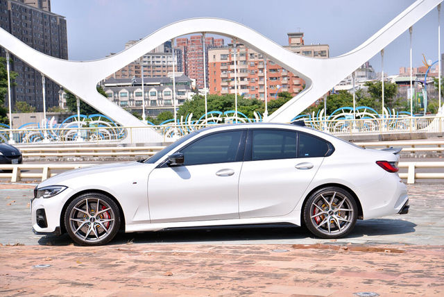 BMW寶馬 330I M SPORT  第9張相片