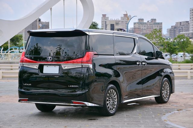 LEXUS凌志 LM300H  第2張相片