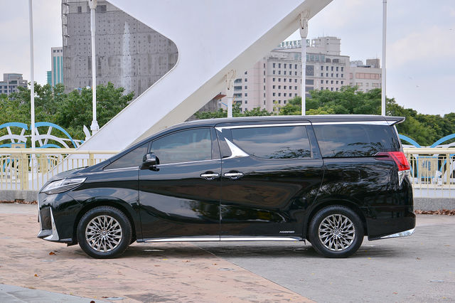 LEXUS凌志 LM300H  第5張相片