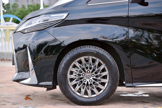 LEXUS凌志 LM300H  第7張相片