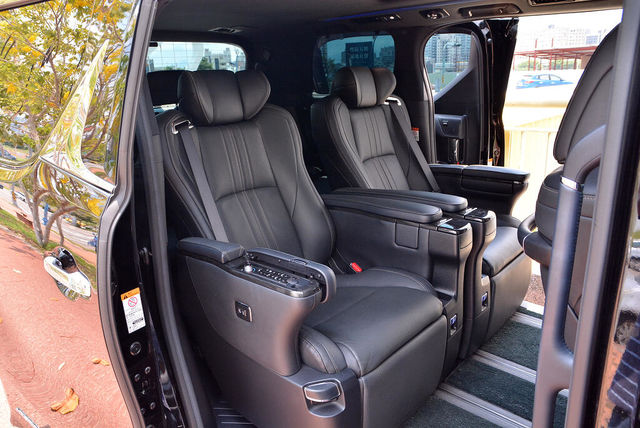 LEXUS凌志 LM300H  第17張相片