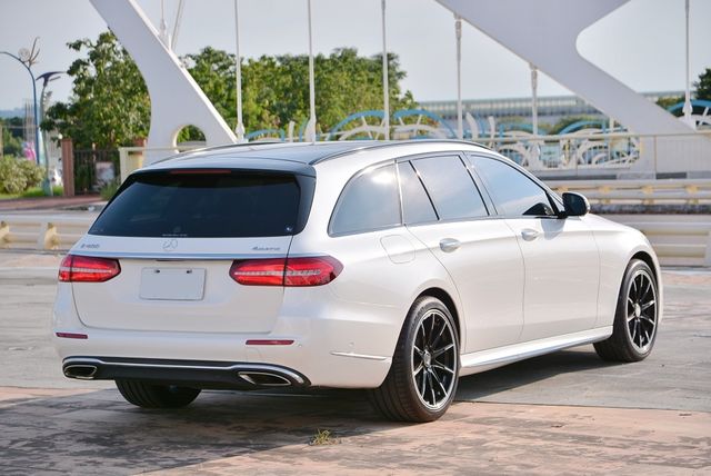 M-BENZ賓士 E400  第2張相片