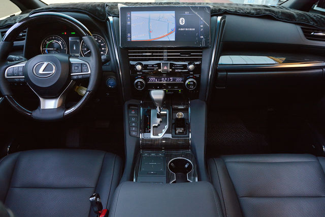 LEXUS凌志 LM300H  第14張相片