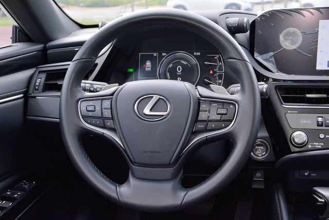 LEXUS凌志 ES300H  第11張相片
