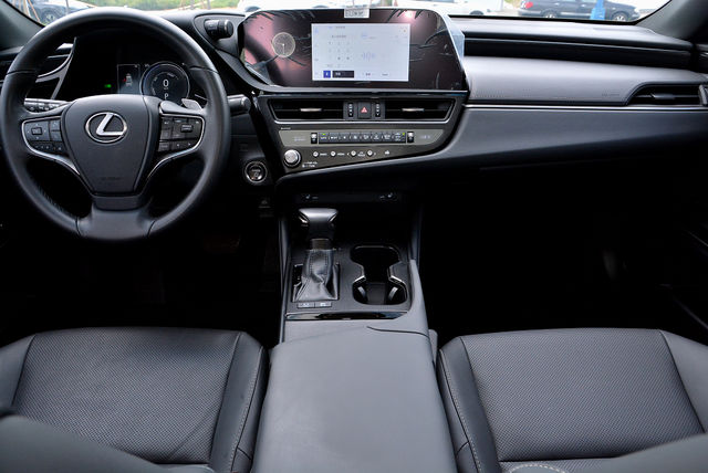 LEXUS凌志 ES300H  第13張相片